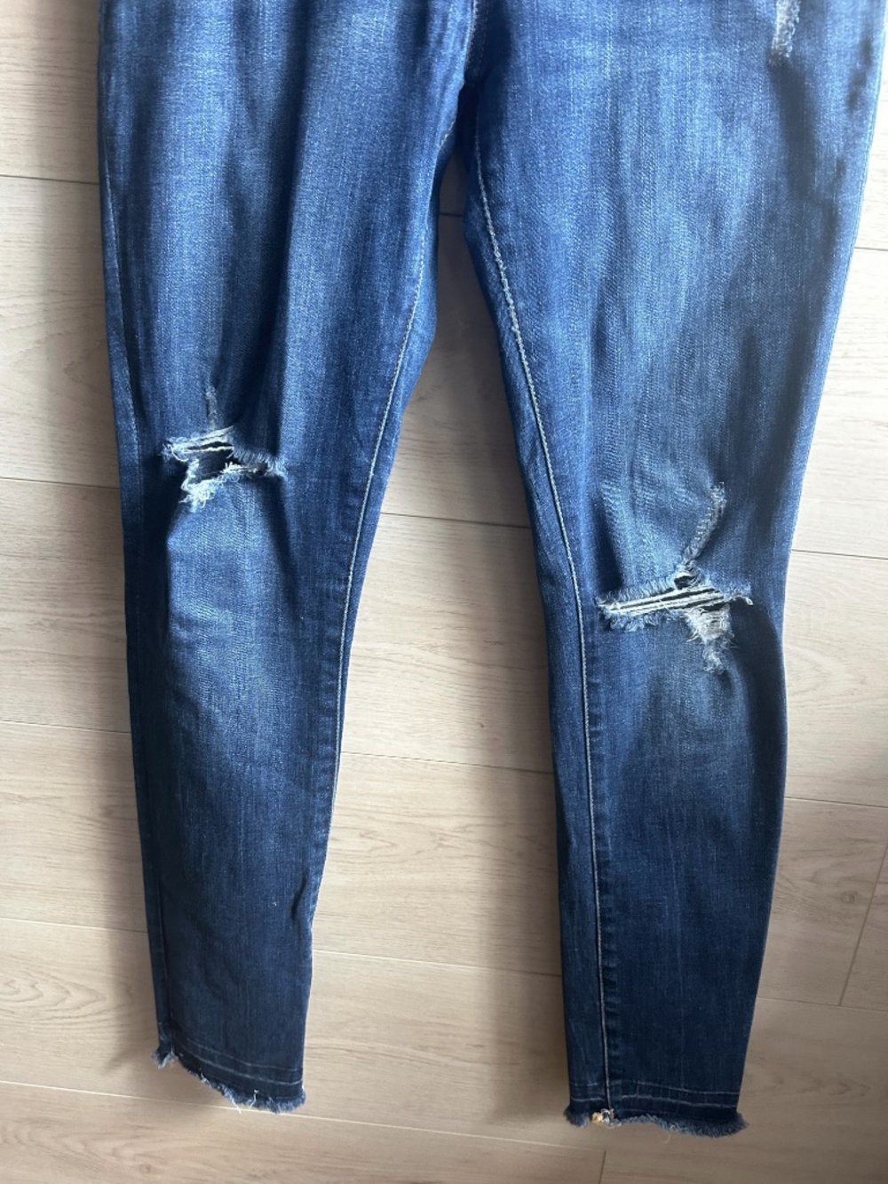 DL1961 Women's Distressed Skinny Jeans Size 28, Inseam 28 - Picture 5 of 6